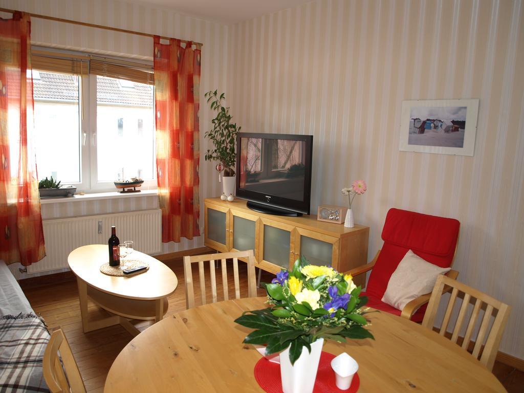 Haus Ostseeatoll Appartamento Rostock Esterno foto